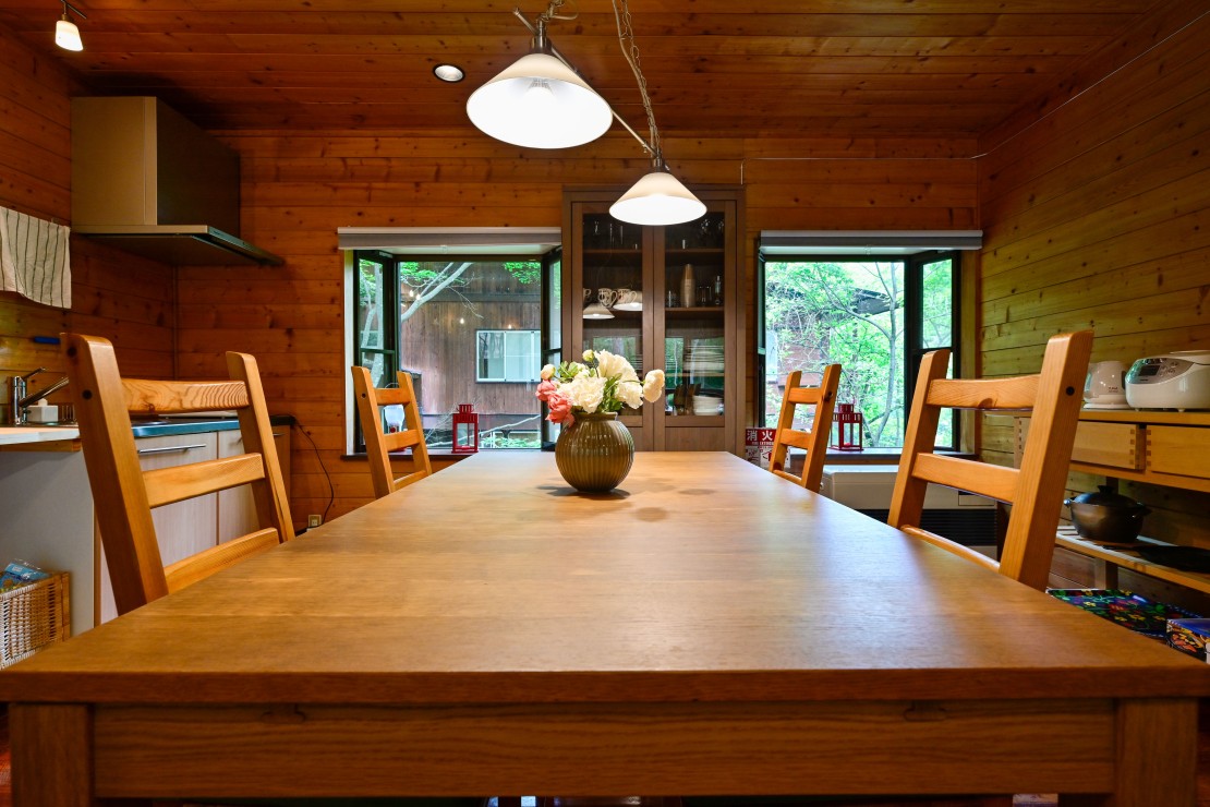 レンタルBESSOU2nd｜群馬県・北軽井沢・嬬恋・万座｜ダイニングテーブル