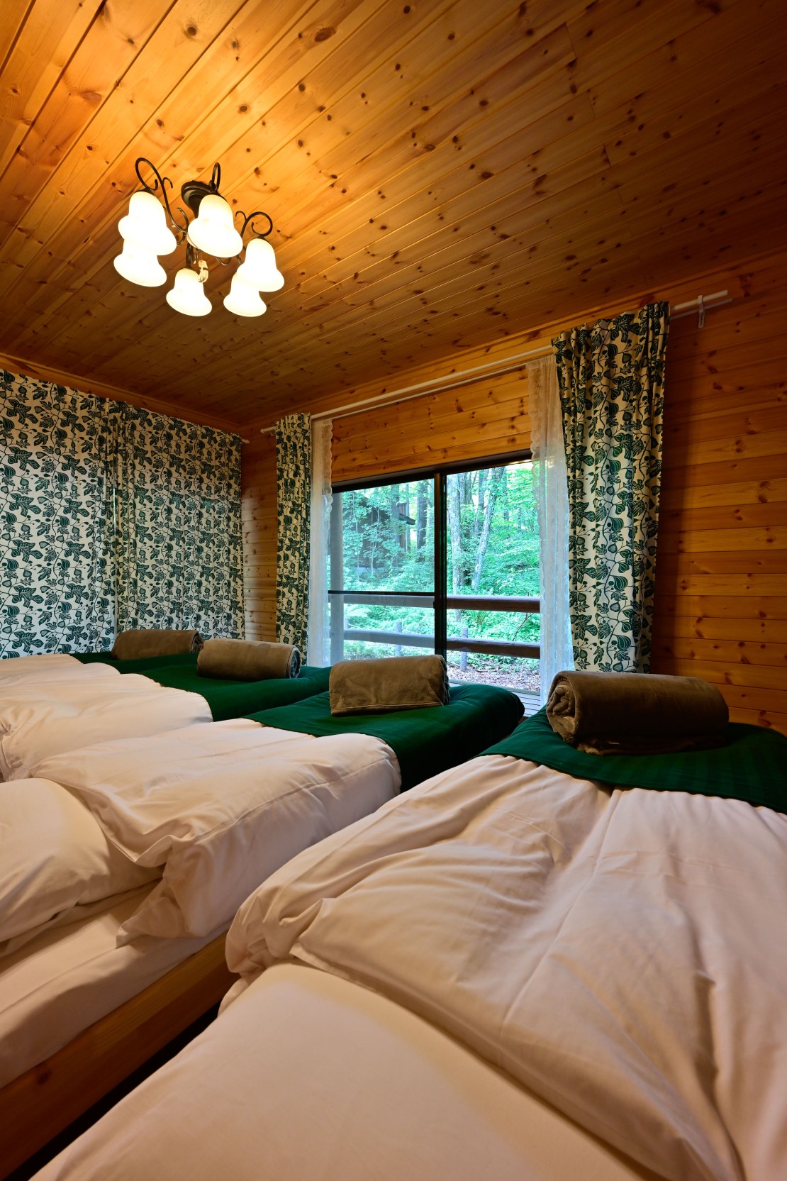 レンタルBESSOU2nd｜群馬県・北軽井沢・嬬恋・万座｜シングルベッド４基