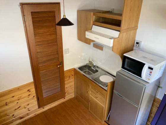 長野県 伊那・駒ヶ根・飯田・昼神のグランピング｜Stella Snow Campia 南信州　星空グランピング　“TINY HOUSE C”：キッチン