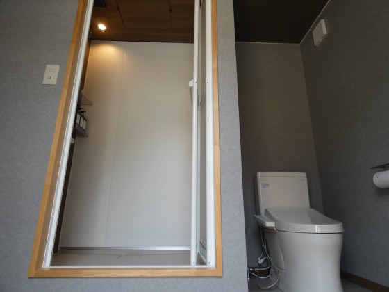 長野県 伊那・駒ヶ根・飯田・昼神のグランピング｜Stella Snow Campia 南信州　星空グランピング　“TINY HOUSE C”：シャワー