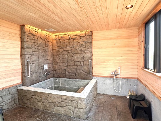 千葉県 館山・南房総の貸別荘・コテージ｜VILLA HALFMOON　【4LDK2棟/2LDK4棟】：露天風呂