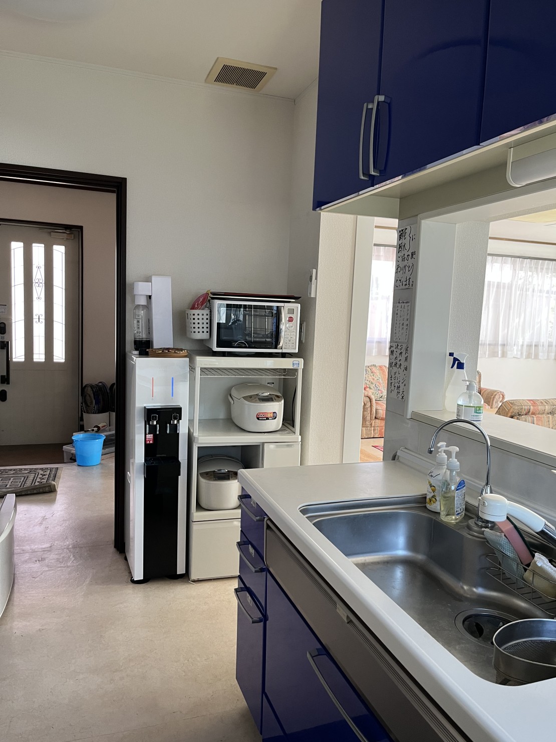 憩いの家　ふらっとin九十九里浜　本館｜千葉県・九十九里・銚子｜キッチンにウォータースタンド
（ウォーターサーバー）があり、
ピュアウォーターですので、
野菜を洗ったり、お米を研いだりと
たっぷり使い放題です！