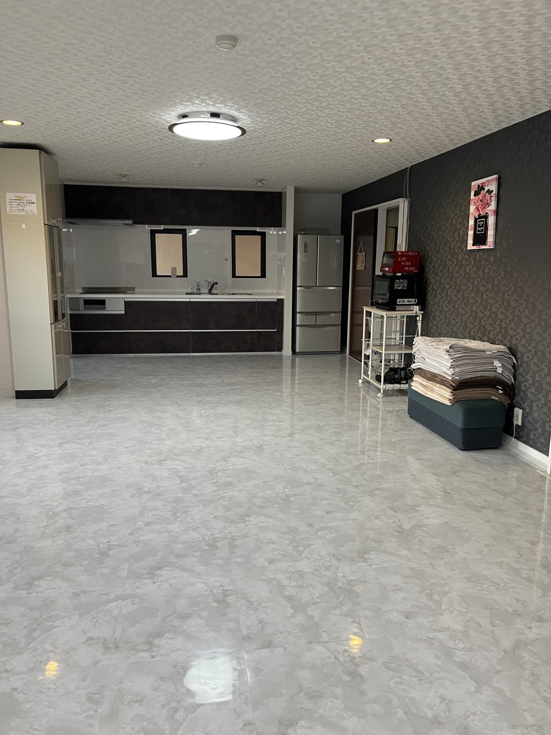 千葉県 九十九里・銚子のコテージ｜憩いの家　ふらっと別館ビーチリゾートはすぬまの写真：広〜ぃリビングは、フルオープンです！
皆様全員で飲み会や懇親会に！！座卓の用意も御座います。