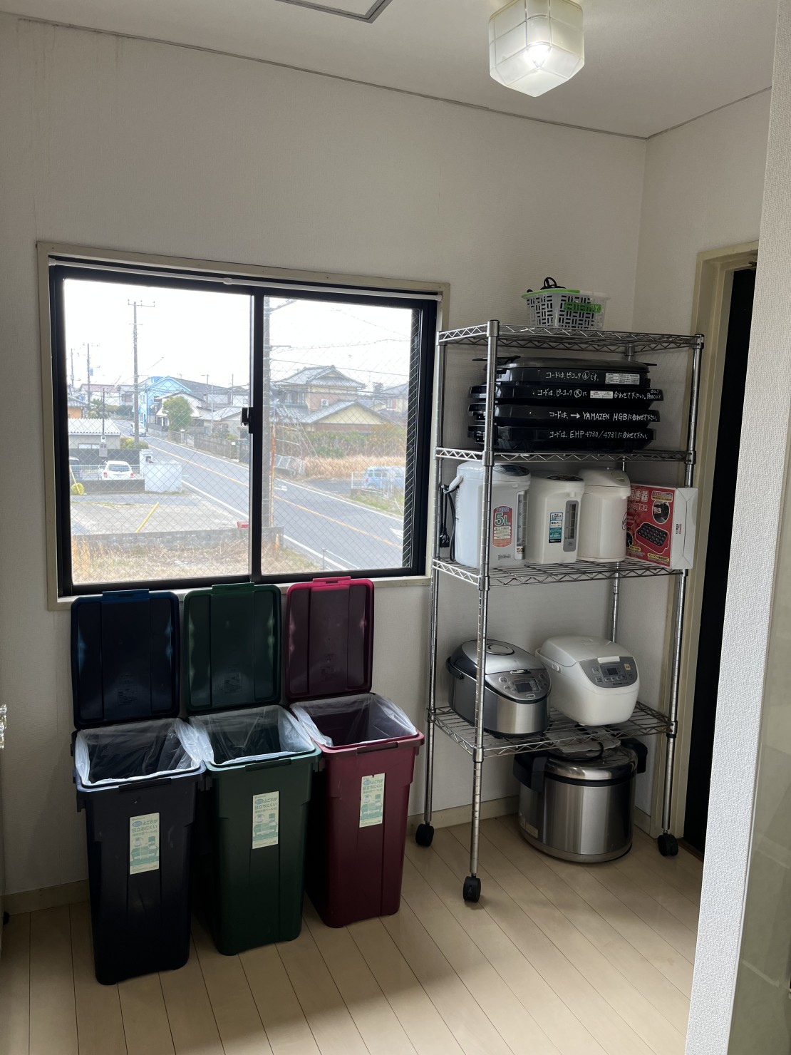 憩いの家　ふらっと別館ビーチリゾートはすぬま｜千葉県・九十九里・銚子｜一度に茶碗50杯炊ける2.5升炊きジャーも完備ですので、サッカー合宿、野球チームなど、スポーツ合宿にうってつけです！！
大型ホットプレート5台、たこ焼き器
5リットルポット等あります！