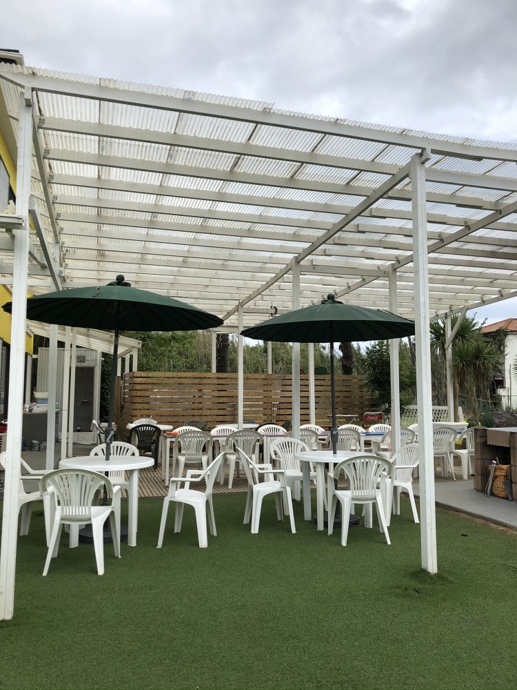 千葉県 九十九里・銚子のコテージ｜憩いの家　ふらっと別館バーベキュー in Annexの写真：庭全体に特大屋根付きバーベキュー場