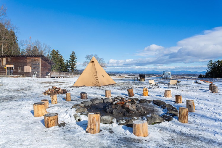 福島県 郡山のグランピング｜1日1組限定　プライベートキャンプ場響きの森の写真：内観