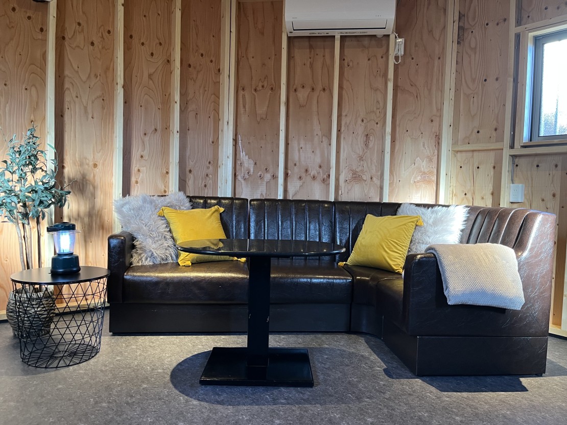 BASE 1901｜千葉県・木更津・君津・富津｜アウトドアリビング棟
室内エアコン完備です。