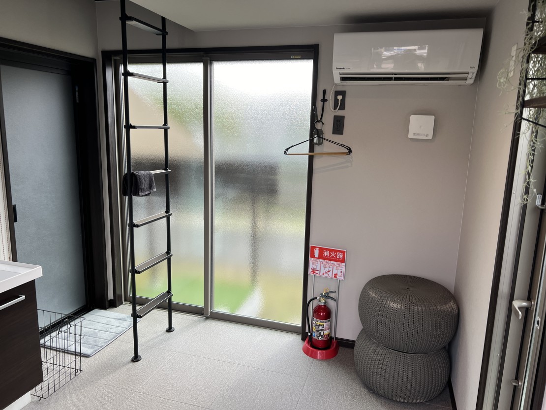 BASE 1901｜千葉県・木更津・君津・富津｜コテージ棟 ロフトはこちらのはしご階段から