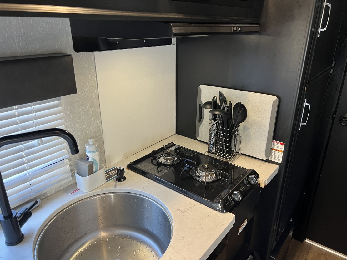 BASE 1901｜千葉県・木更津・君津・富津｜トレーラー棟
キッチン コンロ・シンク