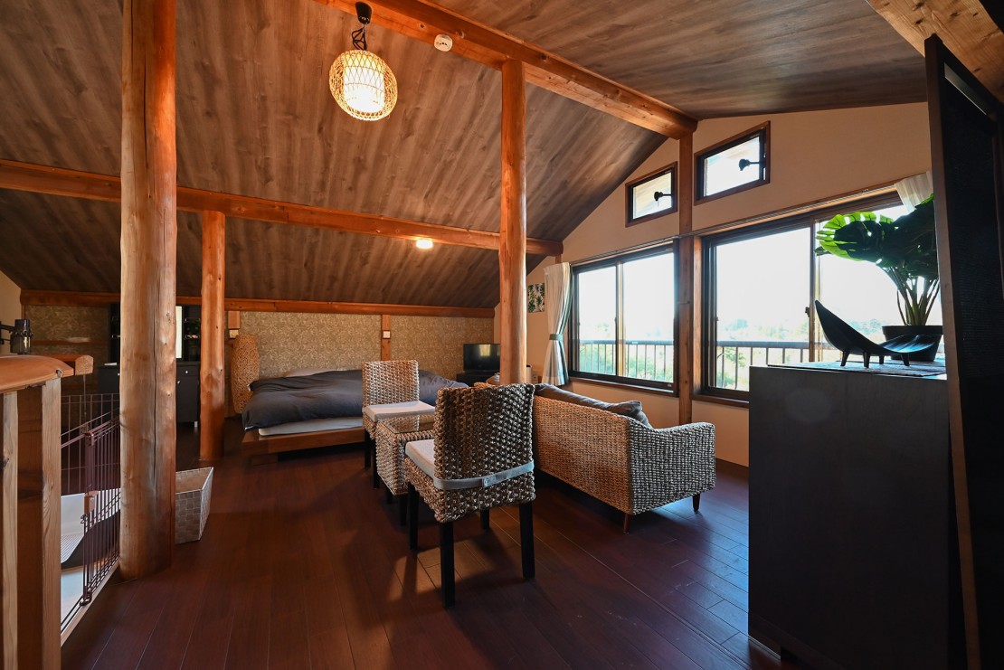 愛犬と泊まれるログハウス/自家焙煎珈琲 南房総maru｜千葉県・館山・南房総｜眺望の良い２Fアジアンリゾートルーム