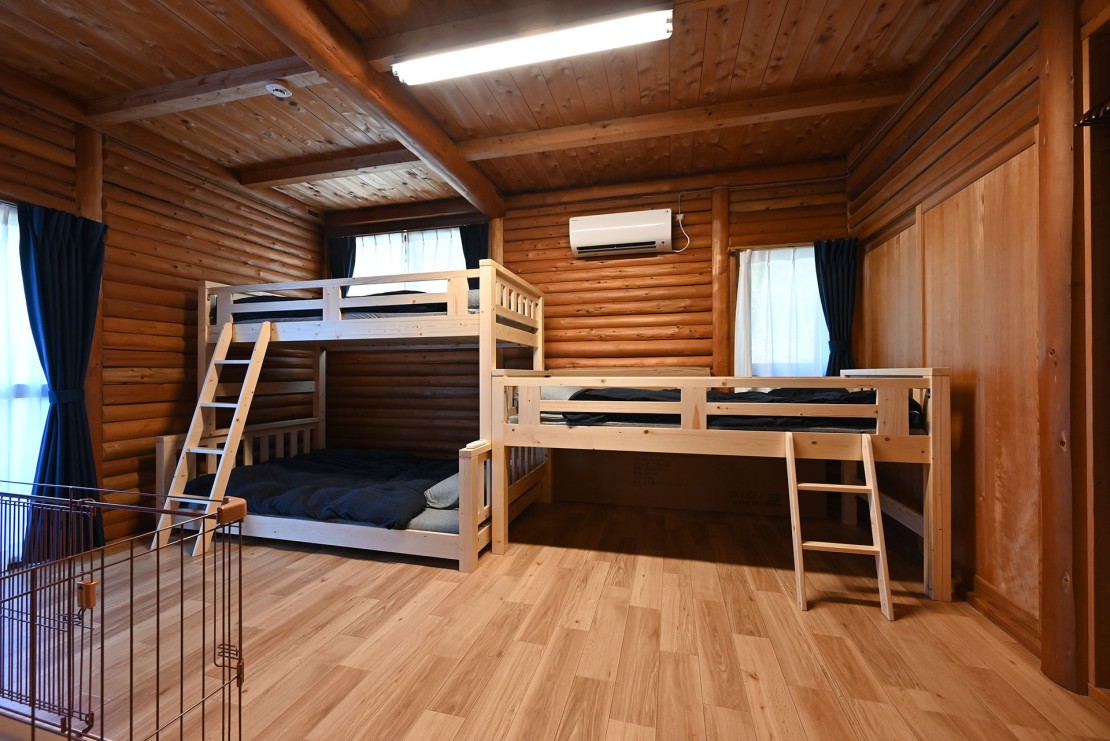 愛犬と泊まれるログハウス/自家焙煎珈琲 南房総maru｜千葉県・館山・南房総｜お子様も楽しめる二段＋中段ベッド