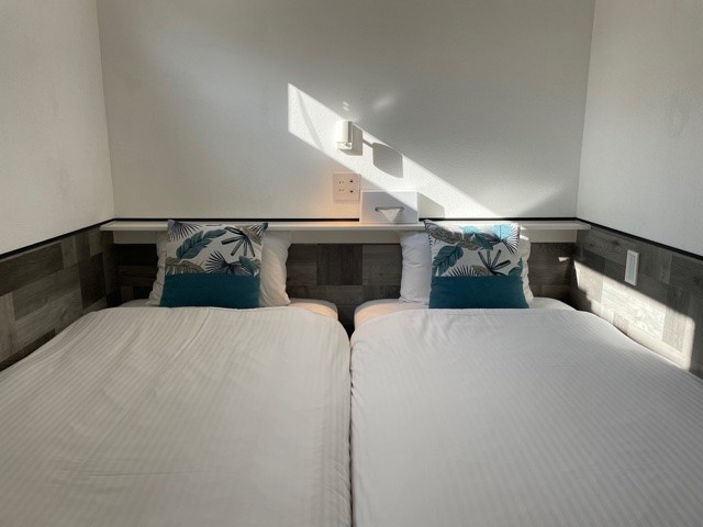 Glory island okinawa Yabusachi Resort｜沖縄県・南部｜Sky Rooftop Room-ベッドルーム2【シングルベッド2台】