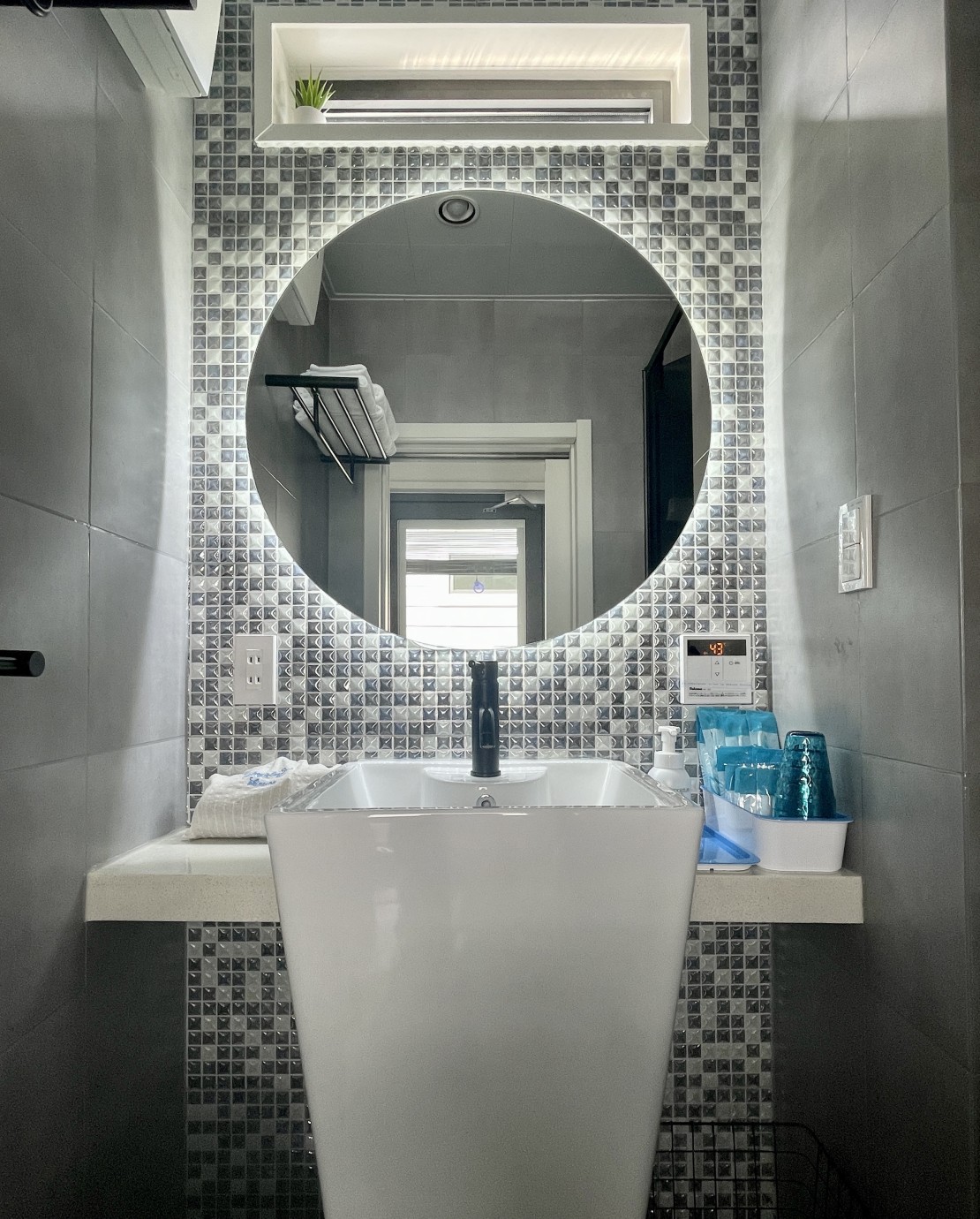 Glory island okinawa Yabusachi Resort｜沖縄県・南部｜洗面台【ミラー・ドライヤー・シャワーブース】