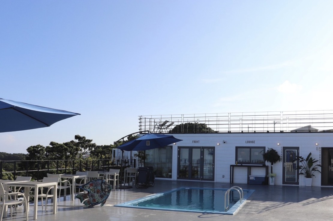 Glory island okinawa Yabusachi Resort｜沖縄県・南部｜フロント/ランドリールーム/トイレ/プール