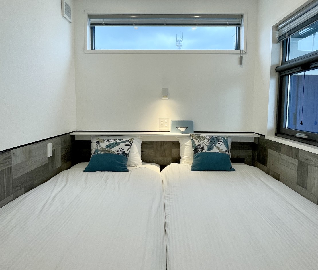 Glory island okinawa Yabusachi Resort｜沖縄県・南部｜Ocean Window Room-ベッドルーム2【シングルベッド2台】