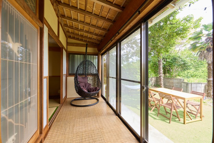 千葉県 九十九里・銚子のコテージ｜シーサイドハウス癒の写真：庭へと続く縁側部分