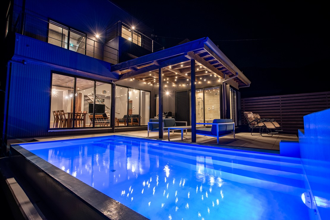 Retreat Villa Aym（リトリート ヴィラ エイム）｜千葉県・館山・南房総｜夜のプール