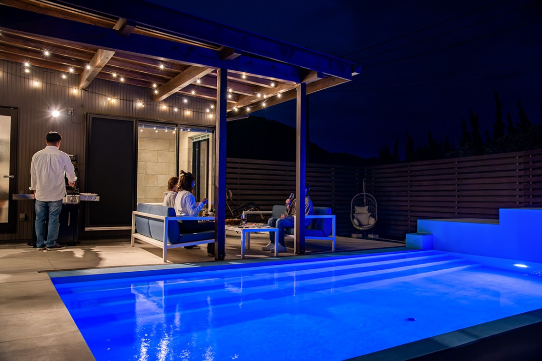 Retreat Villa Aym（リトリート ヴィラ エイム）｜千葉県・館山・南房総｜夜のプールとテラス