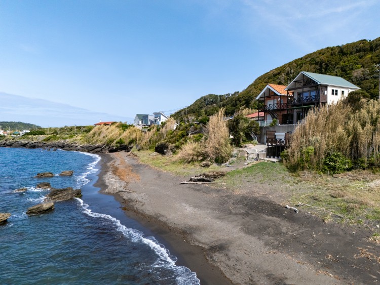 千葉県 館山・南房総のコテージ｜Ocean Front Reship（オーシャン フロント リーシップ）の写真：海からの外観