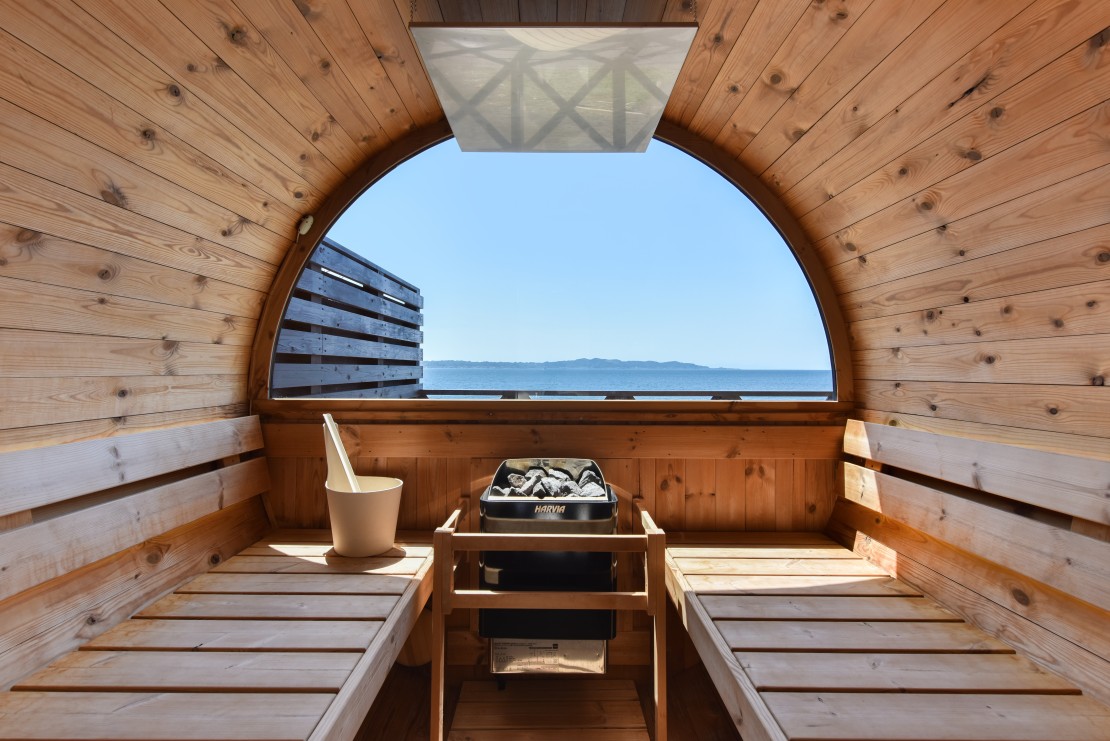 千葉県 館山・南房総のコテージ｜Ocean Front Reship（オーシャン フロント リーシップ）の写真：海を眺めながらのサウナ