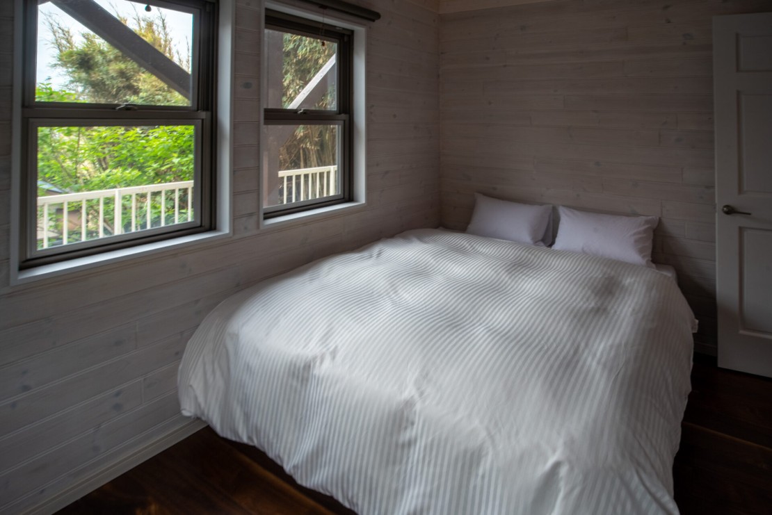 Ocean Front Reship（オーシャン フロント リーシップ）｜千葉県・館山・南房総｜１階寝室
クイーンベッド１台