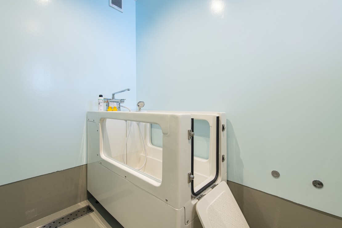 Dog Villa SAMPO（ドッグ ヴィラ サンポ）｜千葉県・館山・南房総｜トリミングルーム
ワンちゃん用のお風呂
大型犬でもご利用いただけます