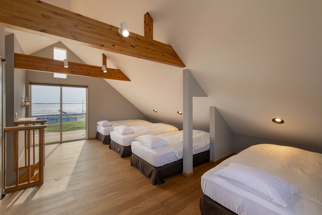 Dog Villa SAMPO（ドッグ ヴィラ サンポ）｜千葉県・館山・南房総｜２階
シングルベッド４台