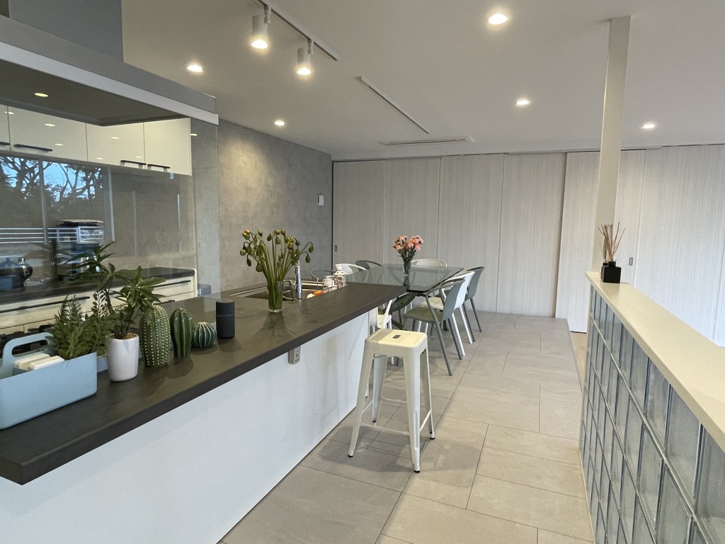 staydio no-name｜千葉県・館山・南房総｜キッチンスタジオ。オープンキッチンなので皆で楽しめます。