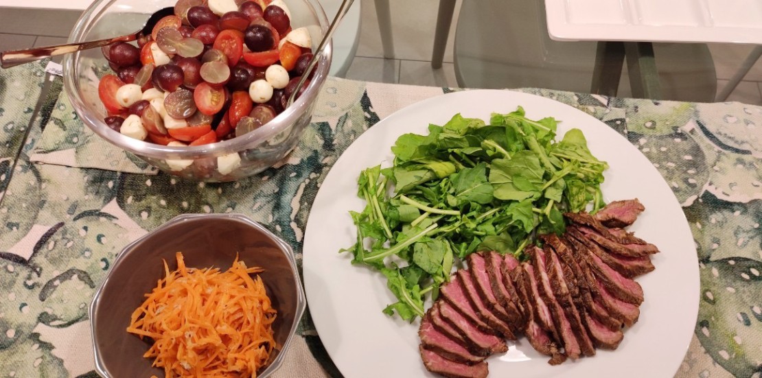 staydio no-name｜千葉県・館山・南房総｜大人数で囲む楽しい食卓。映える演出で記念日を彩る。