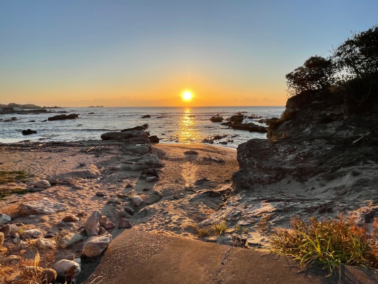 千葉県 勝浦・鴨川のコテージ｜Sea Garden KAMOGAWAの写真：小さなプライベート入江の前で