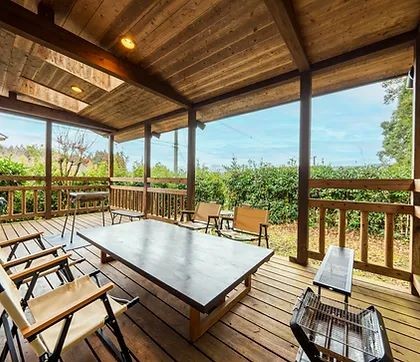 大分県 日田・天ヶ瀬・耶馬渓のコテージ｜露天風呂付貸別荘　山樹荘（やまきそう）の写真：広いテラス