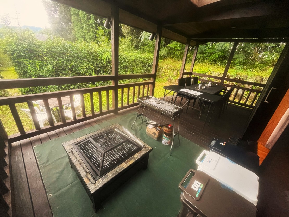 露天風呂付貸別荘　山樹荘（やまきそう）｜大分県・日田・天ヶ瀬・耶馬渓｜雨の日でもテラスで使えるBBQコンロ