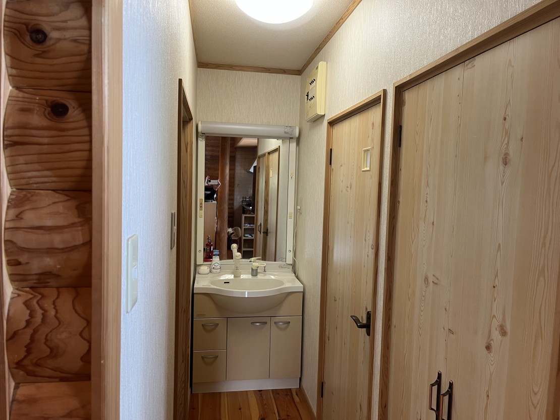 露天風呂付貸別荘　山樹荘（やまきそう）｜大分県・日田・天ヶ瀬・耶馬渓｜シャンプードレッサー
洗面台