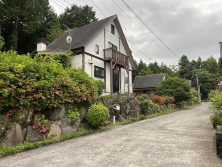 大分県 日田・天ヶ瀬・耶馬渓の貸別荘・コテージ｜露天風呂付貸別荘　山樹荘（やまきそう）：無料駐車場