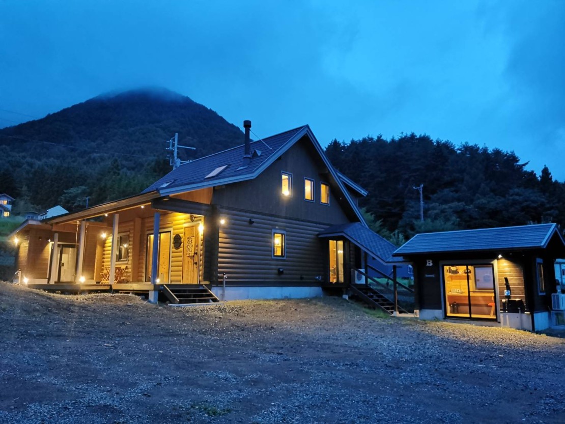 ふじやまべーす｜山梨県・河口湖・西湖・富士吉田・精進湖・本栖湖｜自然に囲まれたログハウス