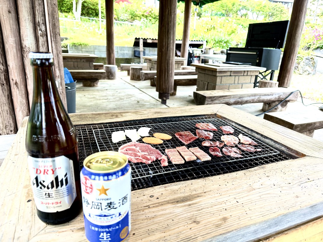 ISOLA伊豆高原｜静岡県・伊東・宇佐美・川奈｜屋根付きのBBQ場を完備。雨天時でも最大40名様までご利用可能です。