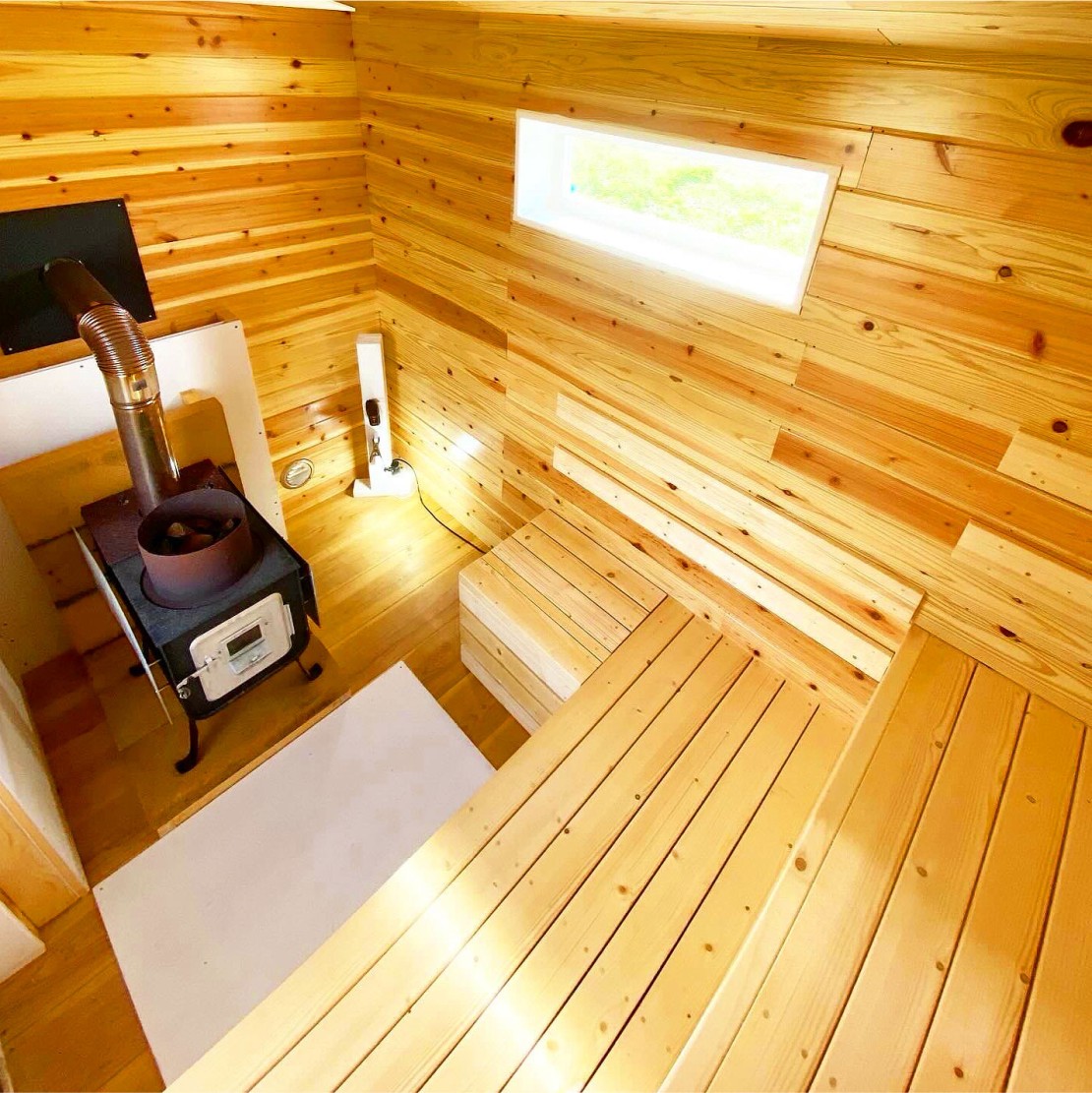 ウミカグのお宿｜千葉県・勝浦・鴨川｜のんびりとリラックス出来るサウナスペースとなっております。
プライベートサウナですのでご家族や友人達とおしゃべりをしながらサウナをお楽しみ下さい。