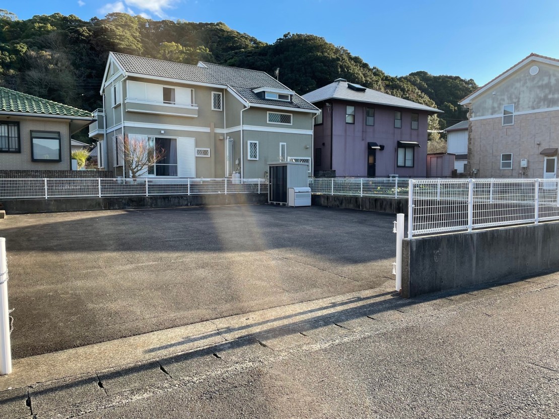 八角屋根の家太地｜和歌山県・勝浦・串本・すさみ｜駐車場。10台停車可能。無料です。