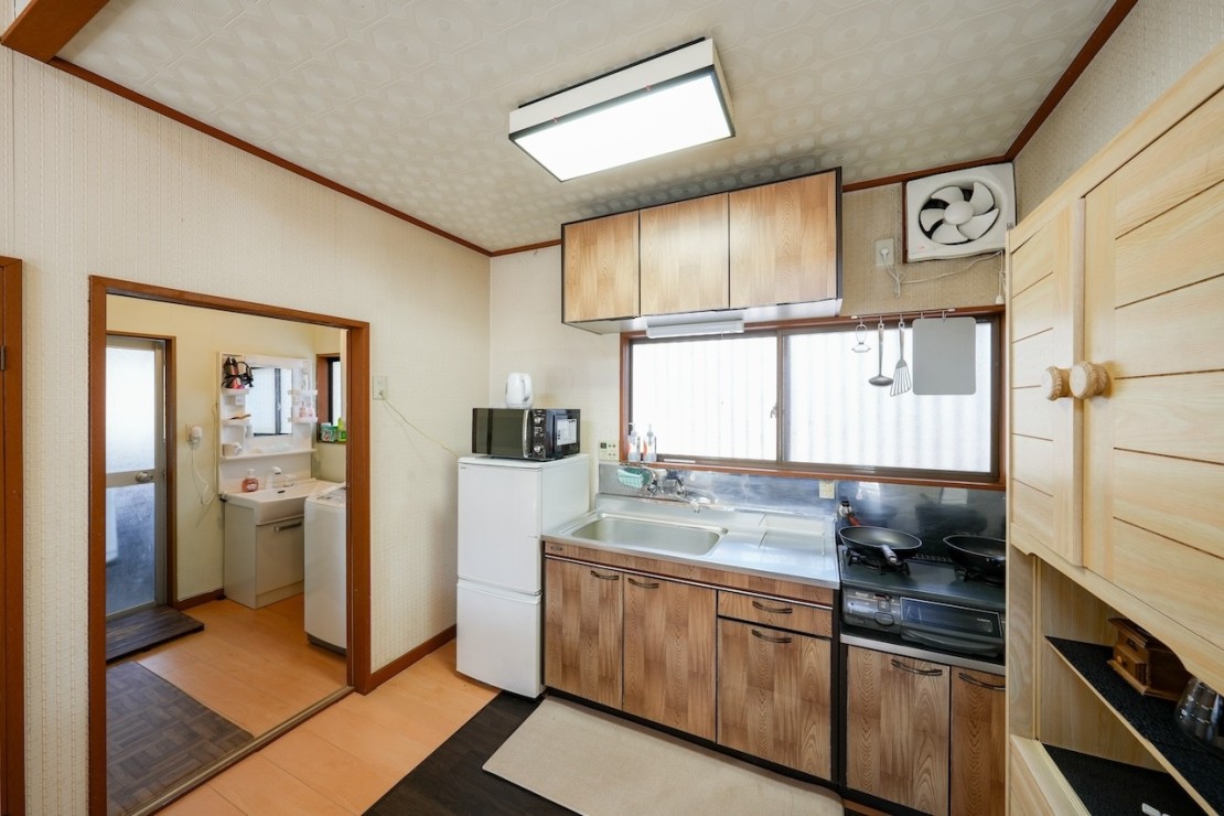 アウトドア貸切別荘北軽井沢Ⅰ｜群馬県・北軽井沢・嬬恋・万座｜冷蔵庫、コンロ、鍋、包丁等用意してます