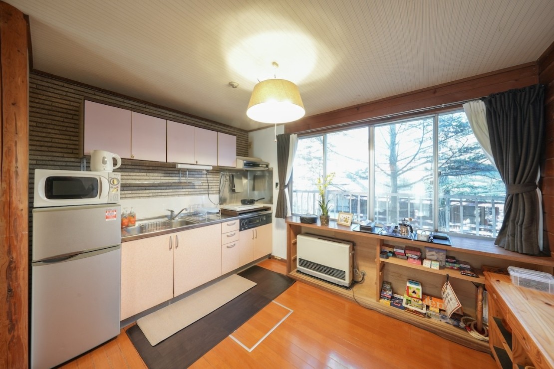 アウトドア貸切別荘北軽井沢Ⅱ｜群馬県・北軽井沢・嬬恋・万座｜冷蔵庫、コンロ、鍋、包丁等用意してます