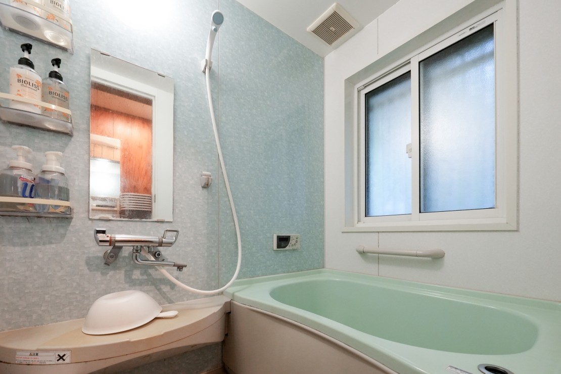 アウトドア貸切別荘北軽井沢Ⅱ｜群馬県・北軽井沢・嬬恋・万座｜リフォームされたお風呂