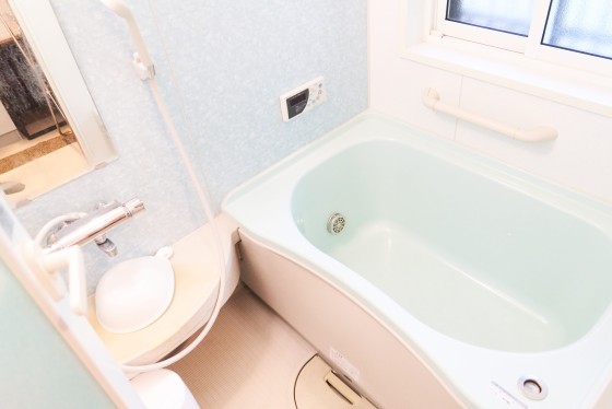 群馬県 北軽井沢・嬬恋・万座の貸別荘・コテージ｜アウトドア貸切別荘北軽井沢Ⅱ：バス・トイレ