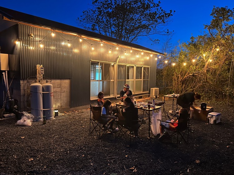 千葉県 九十九里・銚子のコテージ｜ガレージ　七輪　古民家一棟貸の写真：広い裏庭