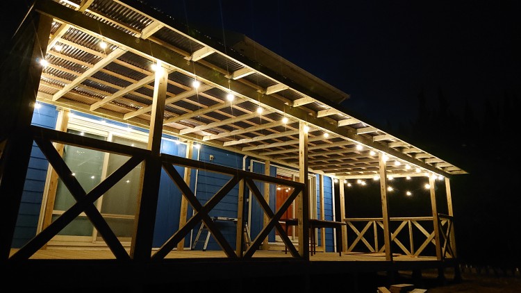 千葉県 木更津・君津・富津のコテージ｜【GVR】Blue Lagoon　　ブルーラグーンの写真：大型ウッドデッキ