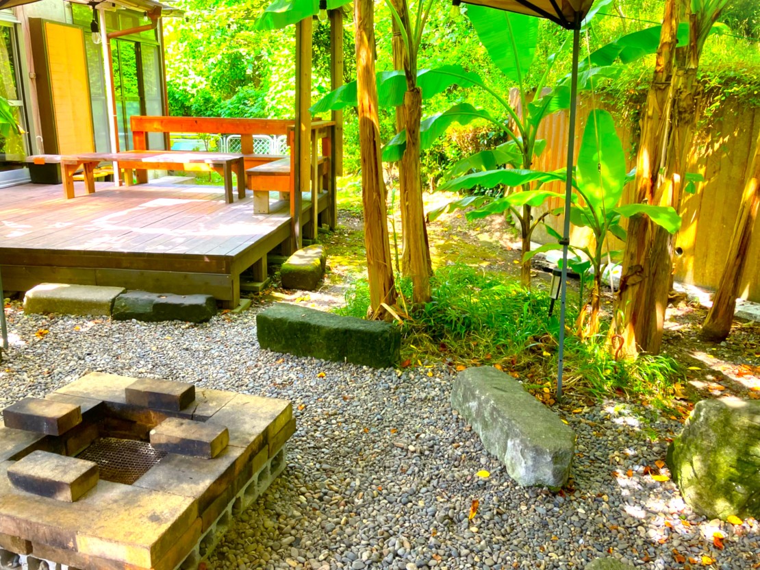 金谷バナナハウス｜千葉県・木更津・君津・富津｜愛犬たちも屋外や室内で一緒に自由に過ごせます🐕