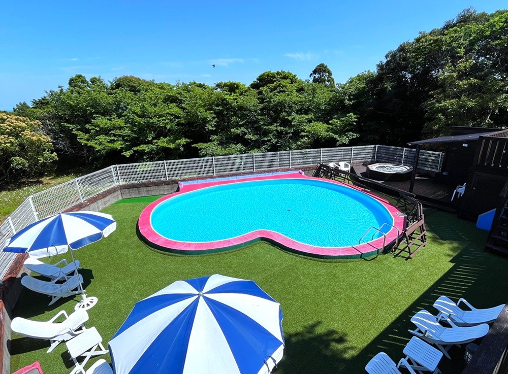 勝浦 丘のログコテージ キャプテンズテーブル｜千葉県・勝浦・鴨川｜【キッズ専用プール】小学生以下のお子さま専用屋外プール。水深60～65cm ※7月～9月