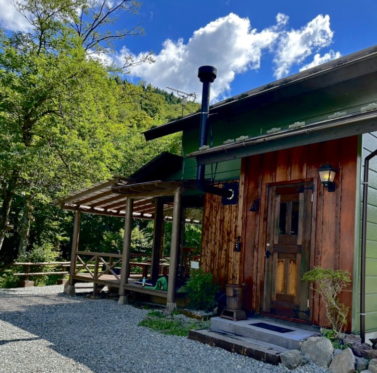 山梨県 大月・都留のコテージ｜のんびり荘道志の写真：建物入り口
