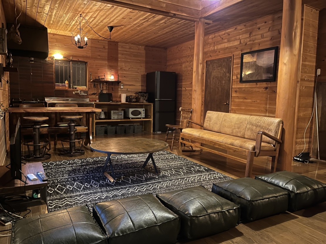 山梨県 大月・都留のコテージ｜のんびり荘道志の写真：ビンテージ調のおしゃれなリビング