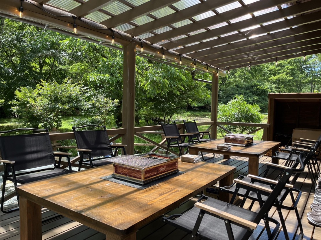 のんびり荘道志｜山梨県・大月・都留｜BBQスペース
屋根付きで雨でも安心です
