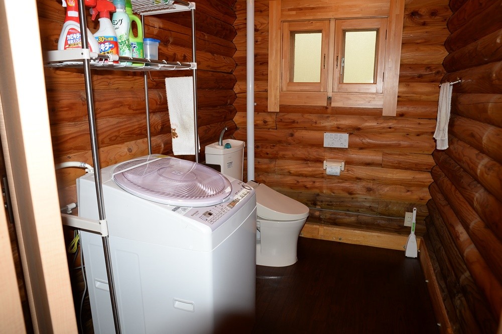 ふくろう山荘｜北海道・釧路・阿寒・根室・川湯・屈斜路｜トイレ；洗濯機はご自由にどうぞ！